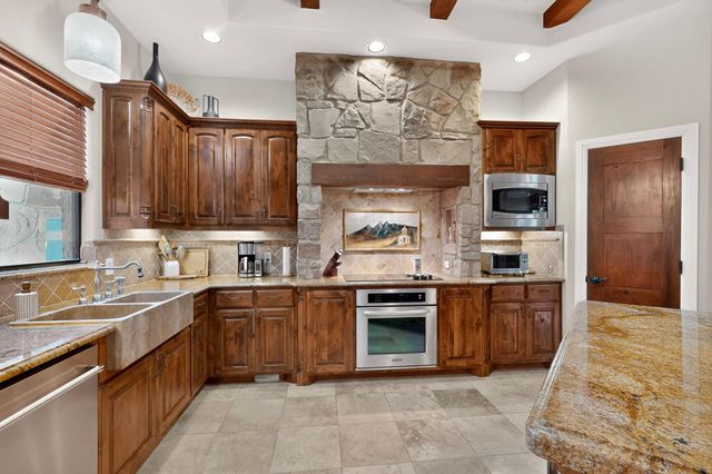 116 Roble Roja DR, Georgetown, TX 78633
