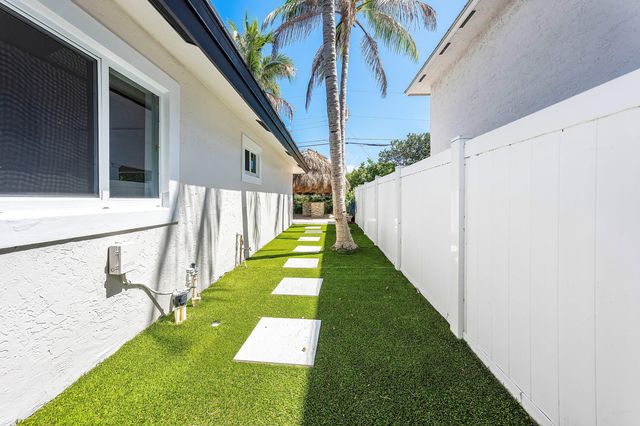 1132 NE 3rd Avenue, Boca Raton, FL 33432