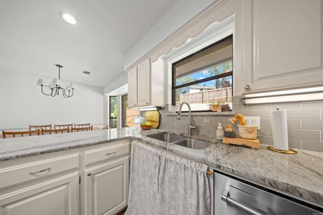10 Kensington Drive, Conway, AR 72034