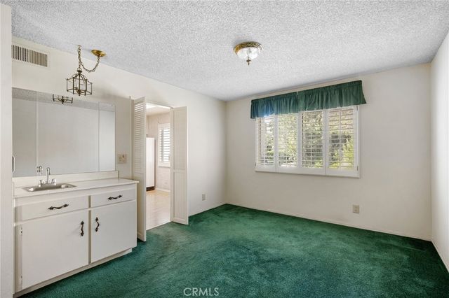 9555 Via Venezia, Burbank, CA 91504