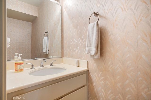 9555 Via Venezia, Burbank, CA 91504