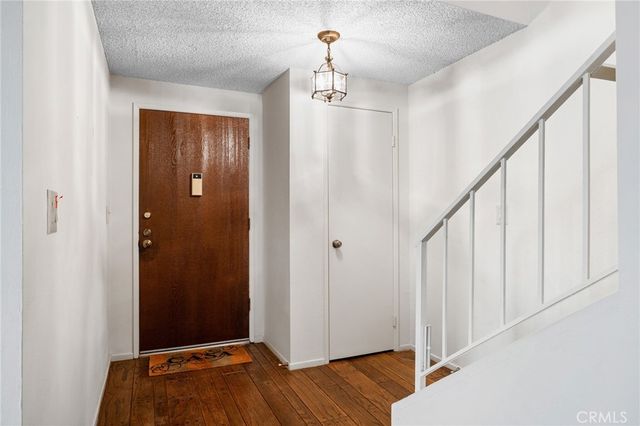 9555 Via Venezia, Burbank, CA 91504