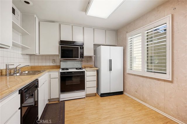 9555 Via Venezia, Burbank, CA 91504