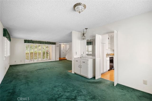 9555 Via Venezia, Burbank, CA 91504