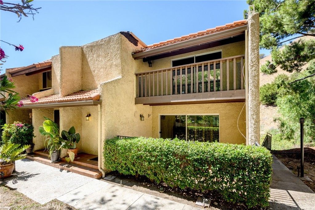 9555 Via Venezia, Burbank, CA 91504