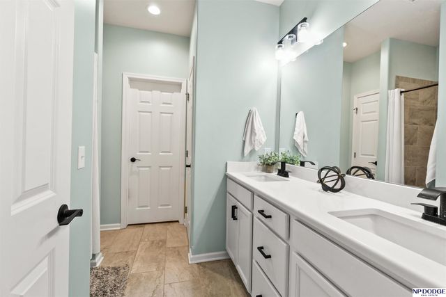 20861 Camelback Avenue, Gretna, NE 68028