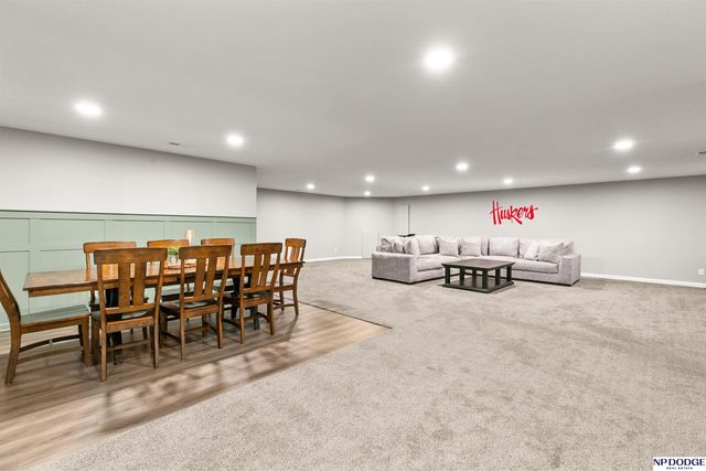20861 Camelback Avenue, Gretna, NE 68028