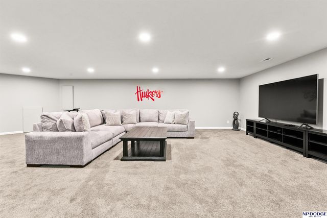 20861 Camelback Avenue, Gretna, NE 68028