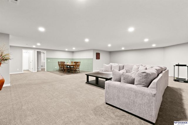 20861 Camelback Avenue, Gretna, NE 68028