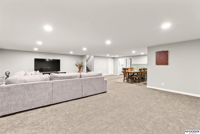20861 Camelback Avenue, Gretna, NE 68028