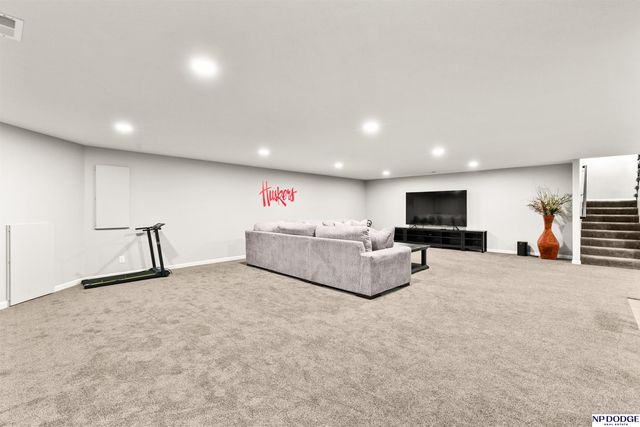 20861 Camelback Avenue, Gretna, NE 68028