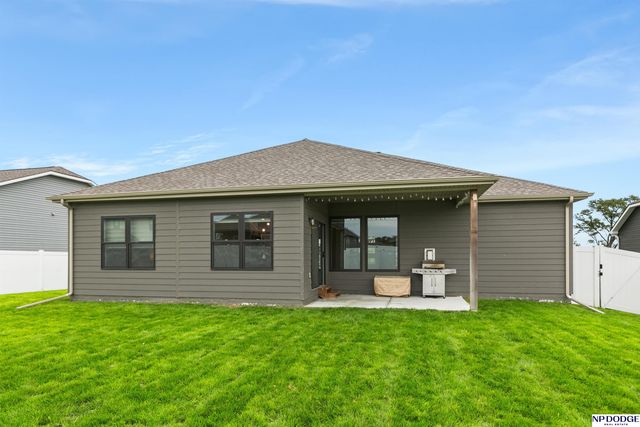 20861 Camelback Avenue, Gretna, NE 68028