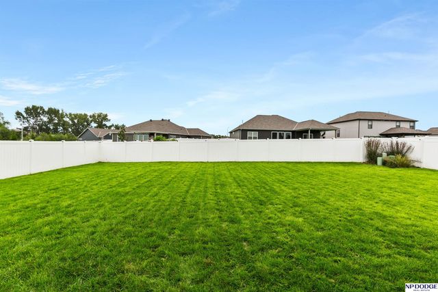 20861 Camelback Avenue, Gretna, NE 68028