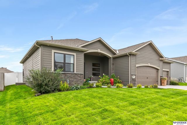 20861 Camelback Avenue, Gretna, NE 68028