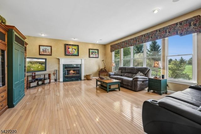 2 Fairway Dr, Readington Twp., NJ 08889