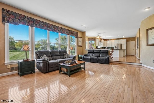 2 Fairway Dr, Readington Twp., NJ 08889