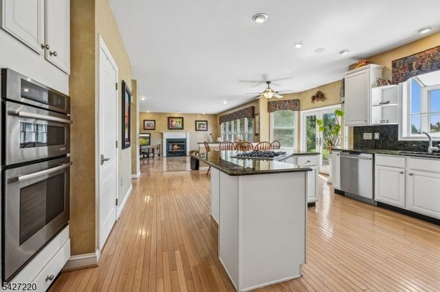2 Fairway Dr, Readington Twp., NJ 08889