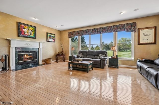 2 Fairway Dr, Readington Twp., NJ 08889