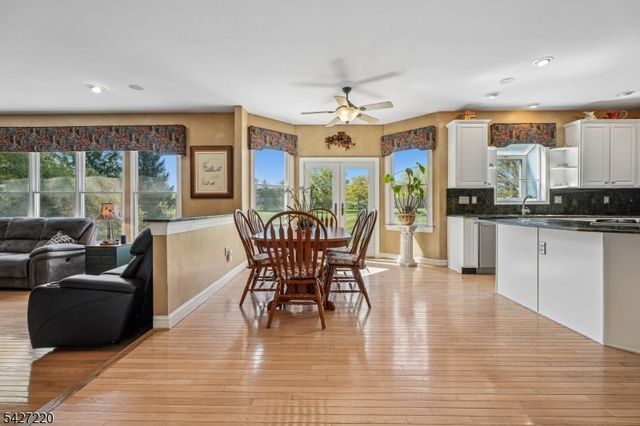 2 Fairway Dr, Readington Twp., NJ 08889
