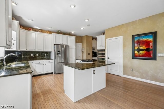 2 Fairway Dr, Readington Twp., NJ 08889
