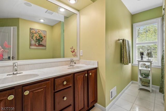 2 Fairway Dr, Readington Twp., NJ 08889