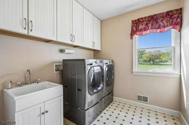 2 Fairway Dr, Readington Twp., NJ 08889