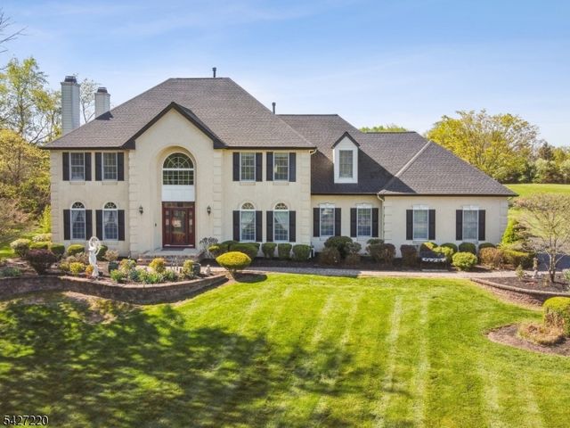 2 Fairway Dr, Readington Twp., NJ 08889