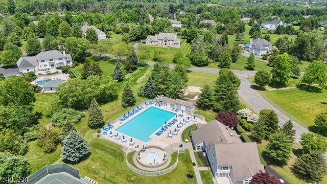 2 Fairway Dr, Readington Twp., NJ 08889