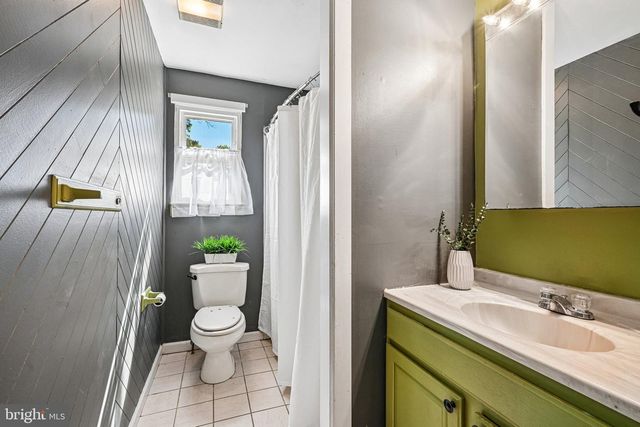 122 WALKER AVE, West Berlin, NJ 08091