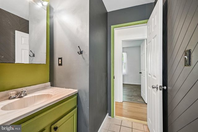 122 WALKER AVE, West Berlin, NJ 08091