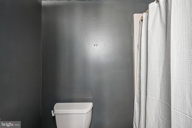 122 WALKER AVE, West Berlin, NJ 08091