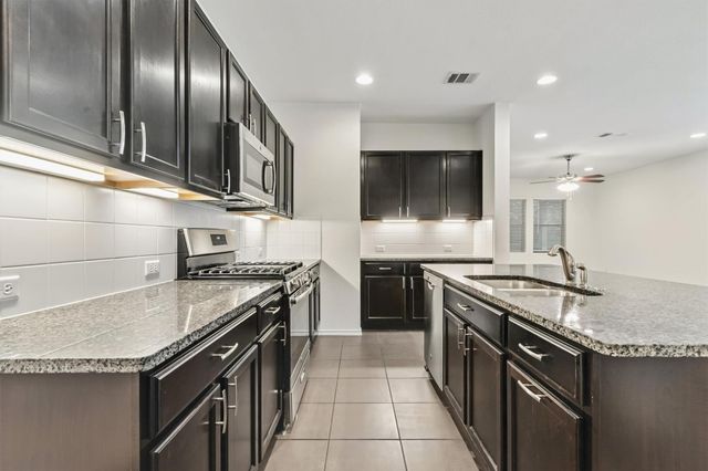 533 Sweetwood LN, Leander, TX 78641