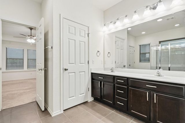 533 Sweetwood LN, Leander, TX 78641