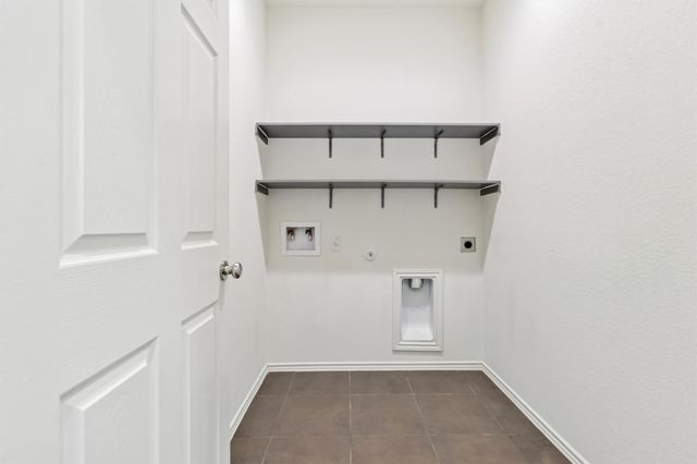 533 Sweetwood LN, Leander, TX 78641