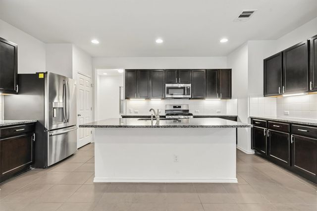 533 Sweetwood LN, Leander, TX 78641