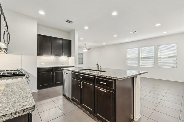 533 Sweetwood LN, Leander, TX 78641