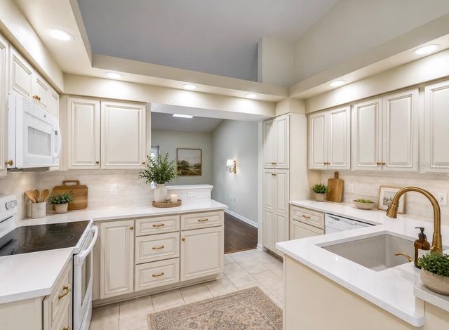 7021 OREGON CHICKADEE ROAD, Weeki Wachee, FL 34613