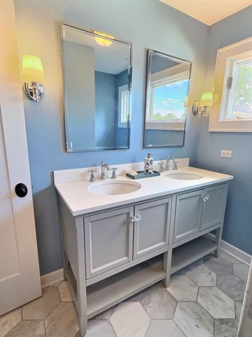 10711 S Artesian Avenue, Chicago, IL 60655