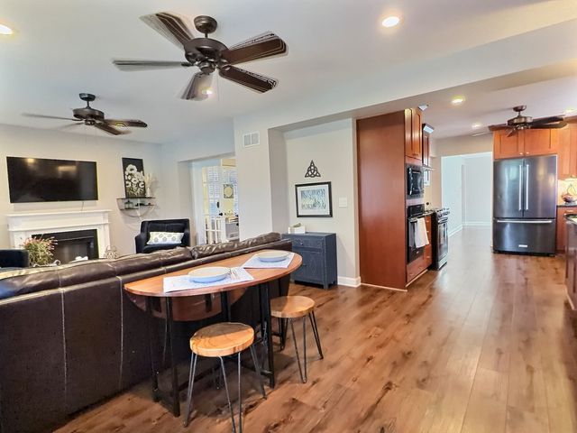 10711 S Artesian Avenue, Chicago, IL 60655
