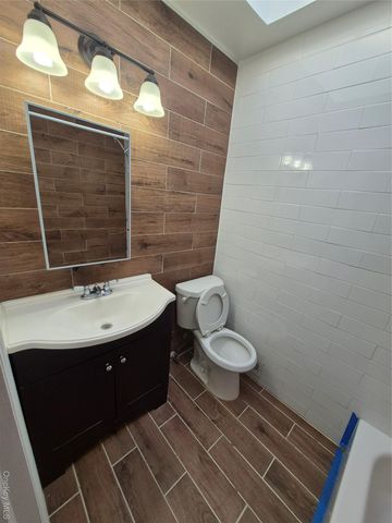 923 E 227th Street, Bronx, NY 10466