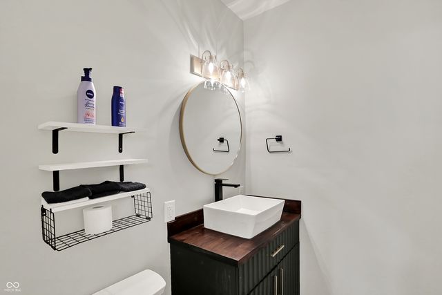 1300 S B Street, Elwood, IN 46036