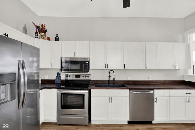 1300 S B Street, Elwood, IN 46036