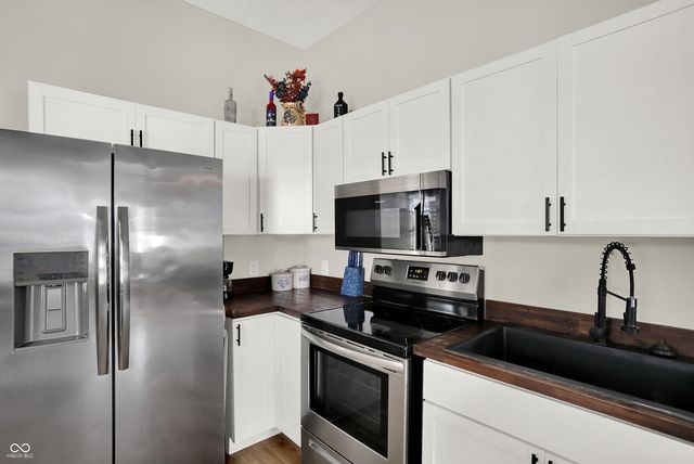 1300 S B Street, Elwood, IN 46036