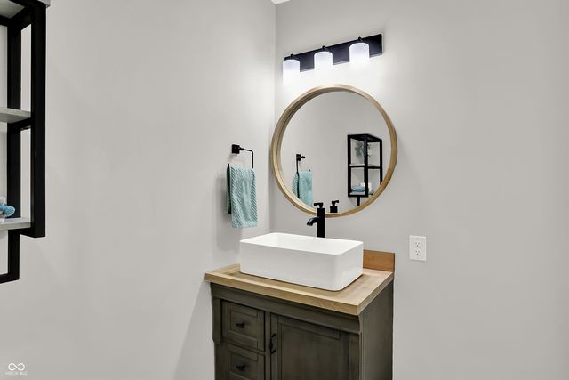 1300 S B Street, Elwood, IN 46036