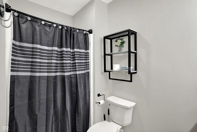 1300 S B Street, Elwood, IN 46036