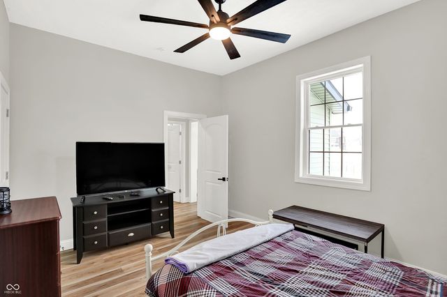 1300 S B Street, Elwood, IN 46036