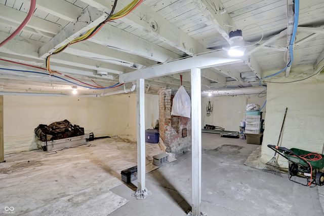 1300 S B Street, Elwood, IN 46036