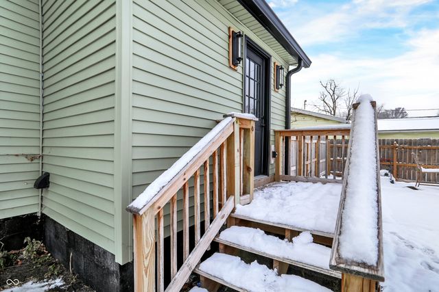 1300 S B Street, Elwood, IN 46036