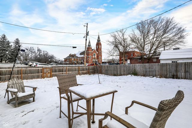 1300 S B Street, Elwood, IN 46036