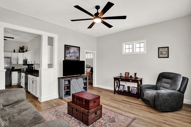 1300 S B Street, Elwood, IN 46036